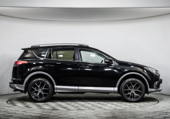 Подержанный автомобиль Toyota RAV4 2016 года (4 фото)
