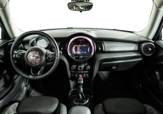 Подержанный автомобиль MINI Hatch 2014 года (13 фото)