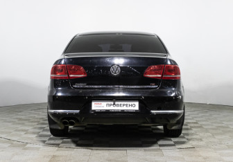 Подержанный автомобиль Volkswagen Passat Sedan 2012 года (6 фото)