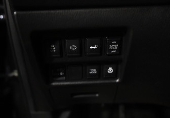 Подержанный автомобиль Nissan Pathfinder 2015 года (16 фото)