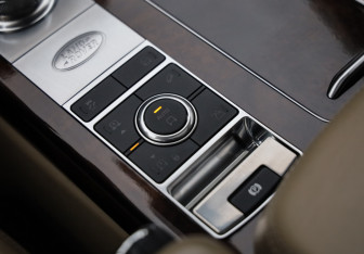 Подержанный автомобиль Land Rover Range Rover 2022 года (23 фото)