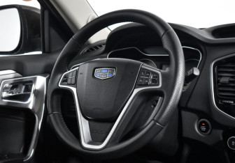 Подержанный автомобиль Geely Emgrand X7 2020 года (15 фото)