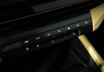 Подержанный автомобиль Changan UNI-V 2023 года (17 фото)