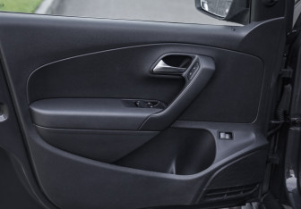 Подержанный автомобиль Volkswagen Polo Sedan 2016 года (17 фото)