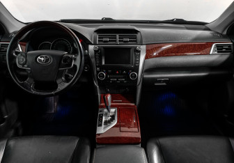 Подержанный автомобиль Toyota Camry Sedan 2011 года (15 фото)