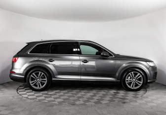 Подержанный автомобиль Audi Q7 2015 года (5 фото)