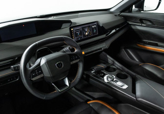 Подержанный автомобиль Changan UNI-V 2024 года (11 фото)