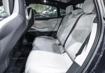 Подержанный автомобиль Xiaomi SU7 2024 года (17 фото)