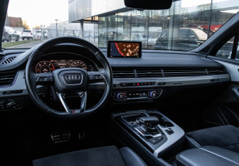 Подержанный автомобиль Audi Q7 2018 года (21 фото)