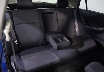 Подержанный автомобиль Toyota Corolla Hatchback 2002 года (16 фото)