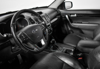 Подержанный автомобиль Kia Sorento 2012 года (9 фото)