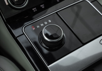 Подержанный автомобиль Land Rover Range Rover Velar 2017 года (22 фото)