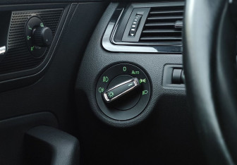 Подержанный автомобиль Skoda Rapid Liftback 2018 года (17 фото)