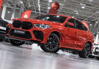 Подержанный автомобиль BMW X6 M 2021 года (2 фото)