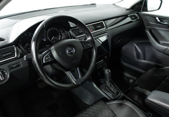 Подержанный автомобиль Skoda Rapid Liftback 2016 года (11 фото)