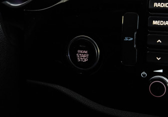 Подержанный автомобиль Kia Rio Hatchback 2018 года (19 фото)