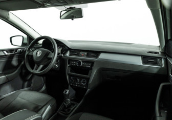 Подержанный автомобиль Skoda Rapid Liftback 2017 года (9 фото)