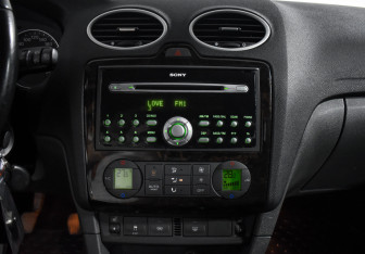Подержанный автомобиль Ford Focus Wagon 2006 года (17 фото)