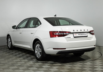 Подержанный автомобиль Skoda Superb Liftback 2020 года (7 фото)