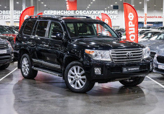 Подержанный автомобиль Toyota Land Cruiser Suv 2012 года (5 фото)