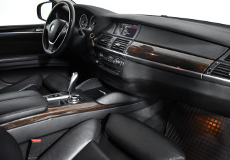 Подержанный автомобиль BMW X6 2013 года (13 фото)