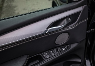 Подержанный автомобиль BMW X5 2017 года (14 фото)