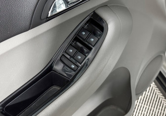 Подержанный автомобиль Chevrolet Orlando 2012 года (10 фото)