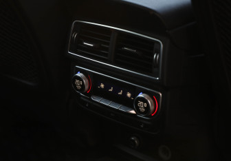 Подержанный автомобиль Audi Q7 2017 года (17 фото)