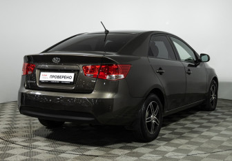 Подержанный автомобиль Kia Cerato Sedan 2010 года (5 фото)