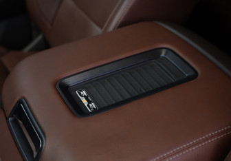 Подержанный автомобиль Chevrolet Tahoe 2016 года (23 фото)