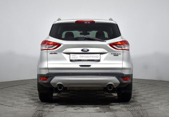Подержанный автомобиль Ford Kuga 2015 года (6 фото)