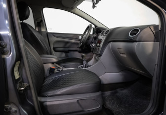 Подержанный автомобиль Ford Focus Hatchback 2008 года (18 фото)