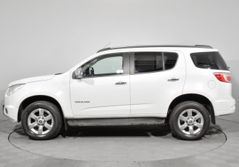 Подержанный автомобиль Chevrolet TrailBlazer 2013 года (8 фото)