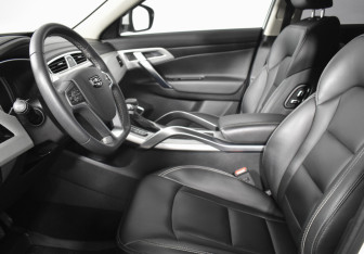 Подержанный автомобиль Geely Atlas 2020 года (10 фото)