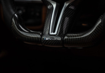 Подержанный автомобиль BMW X5 M 2016 года (16 фото)