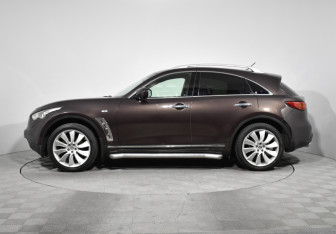 Подержанный автомобиль Infiniti FX 2008 года (8 фото)