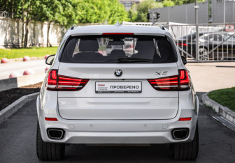 Подержанный автомобиль BMW X5 2017 года (7 фото)