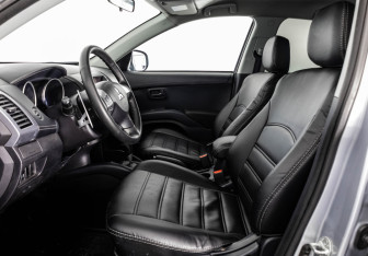 Подержанный автомобиль Mitsubishi Outlander 2011 года (15 фото)