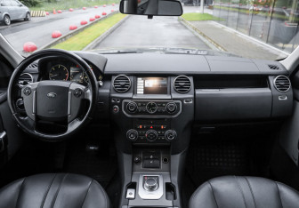 Подержанный автомобиль Land Rover Discovery 2014 года (11 фото)