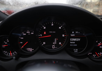 Подержанный автомобиль Porsche Cayenne 2015 года (10 фото)