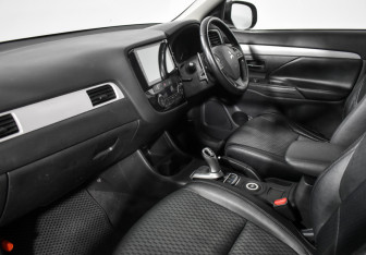 Подержанный автомобиль Mitsubishi Outlander 2013 года (9 фото)