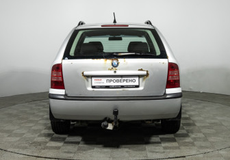 Подержанный автомобиль Skoda Octavia Wagon 2009 года (6 фото)