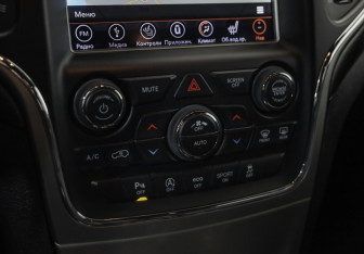 Подержанный автомобиль Jeep Grand Cherokee 2018 года (18 фото)