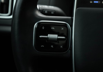 Подержанный автомобиль LiXiang L9 2024 года (15 фото)