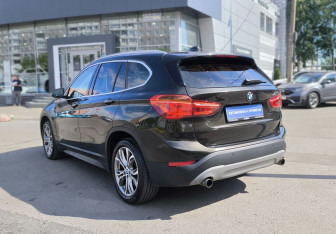 Подержанный автомобиль BMW X1 2017 года (6 фото)