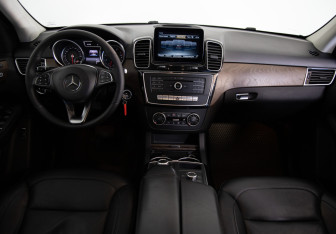 Подержанный автомобиль Mercedes-Benz GLE 2016 года (9 фото)