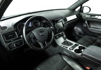 Подержанный автомобиль Volkswagen Touareg 2012 года (11 фото)