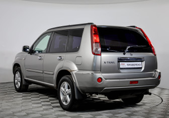 Подержанный автомобиль Nissan X-Trail 2006 года (7 фото)