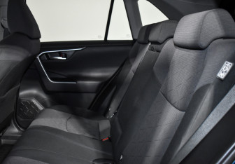 Подержанный автомобиль Toyota RAV4 2019 года (12 фото)