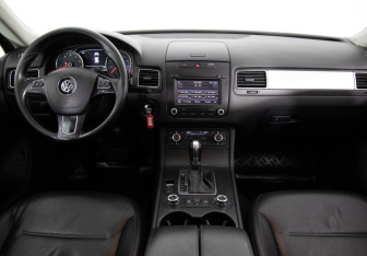 Подержанный автомобиль Volkswagen Touareg 2012 года (9 фото)